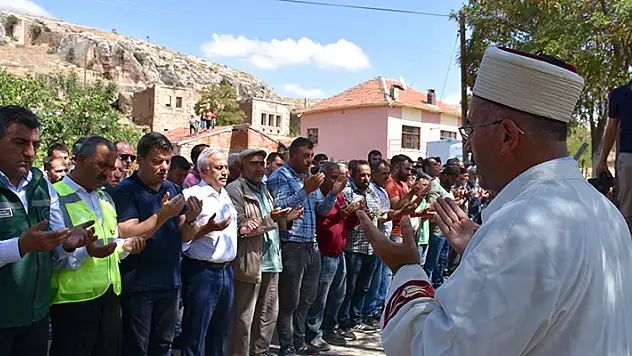 Aksaray'daki sel felaketinde hayatını kaybeden Gülseren En'in cenazesi, toprağa verildi
