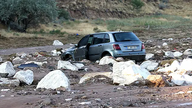 Aksaray'daki sel sonrası kaybolan bebek için arama kurtarma çalışmaları sürüyor
