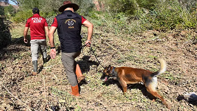 Aksaray'daki selde kaybolan bebeği arama kurtarma çalışmalarına köpeklerde katıldı