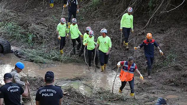 Aksaray'daki selde kaybolan bebek için arama kurtarma çalışmaları sürüyor