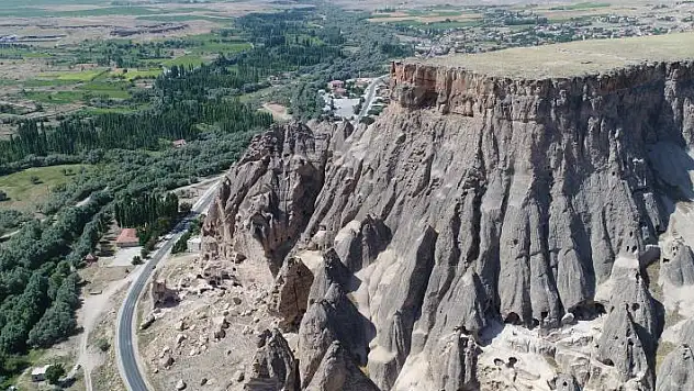 Aksaray'daki Selime Katedrali ihtişamıyla yerli ve yabancı turistleri cezbediyor