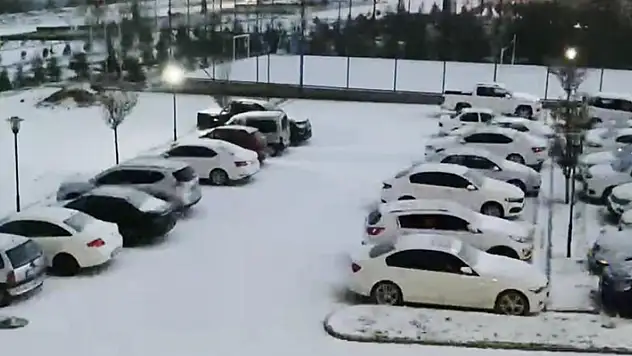 Aksaray dolu yağışıyla beyaza büründü
