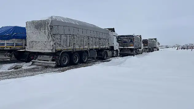 Aksaray'ı çevre illere bağlayan kara yollarında ulaşım normale döndü
