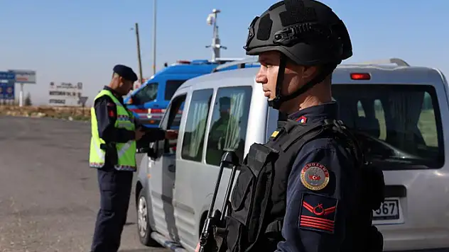 Aksaray jandarmadan uzun namlulu silahlarla denetim
