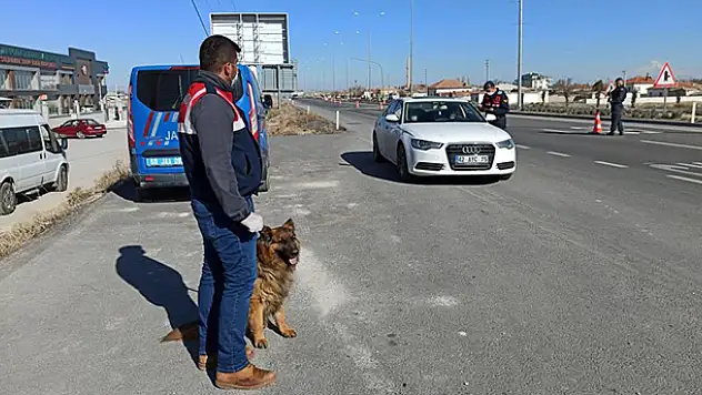 Aksaray jandarması dedektör Sala ile uygulamada