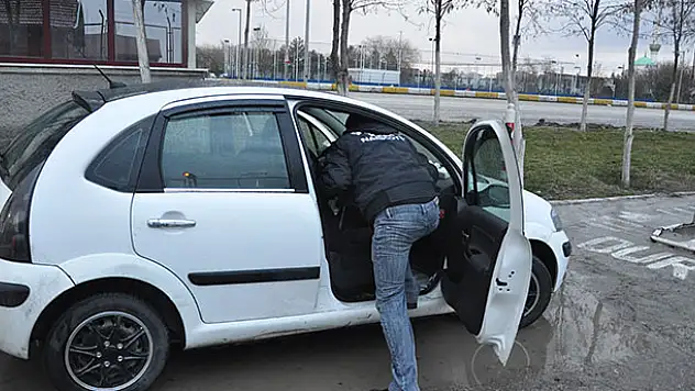 Aksaray - Konya kara yolunda gözaltına alınan kadının iç çamaşırında eroin çıktı