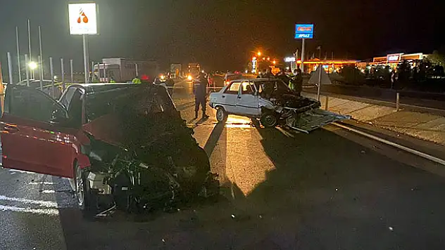 Aksaray-Konya kara yolunda iki otomobil çarpıştı: 1 ölü, 1 yaralı