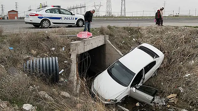 Aksaray-Konya kara yolunda iki otomobil çarpıştı: 3 yaralı