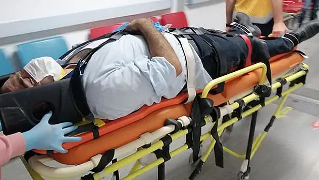 Aksaray- Konya kara yolunda kamyonet şarampole devrildi: 2 yaralı