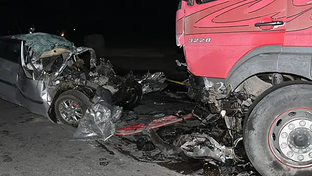 Aksaray-Konya kara yolunda kamyonla otomobil çarpıştı: 1 ölü