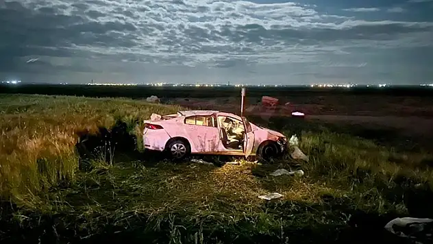 Aksaray-Konya kara yolunda kum yüklü tır karşı şeride geçip 2 araca çarptı: 1 ölü, 7 yaralı

