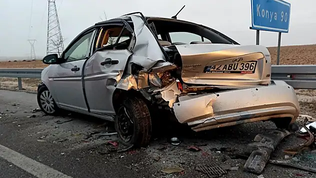 Aksaray-Konya kara yolunda lastik parçası kazaya neden oldu: 2 yaralı