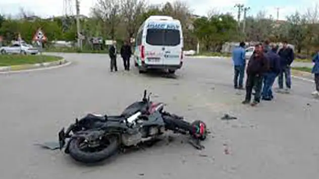 Aksaray-Konya kara yolunda minibüse çarpan motosikletin sürücüsü öldü
