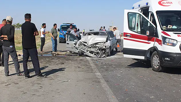 Aksaray-Konya kara yolunda otomobil ile kamyonun çarpıştığı kazada 1 kişi öldü, 4 kişi yaralandı
