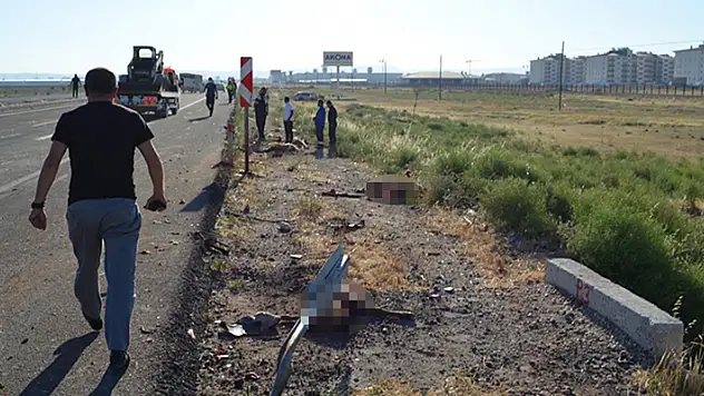 Aksaray-Konya kara yolunda otomobil koyun sürüsüne çarptı! Çoban hayatını kaybetti

