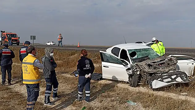 Aksaray - Konya kara yolunda otomobil tıra arkadan çarptı: 1 ölü, 1 yaralı
