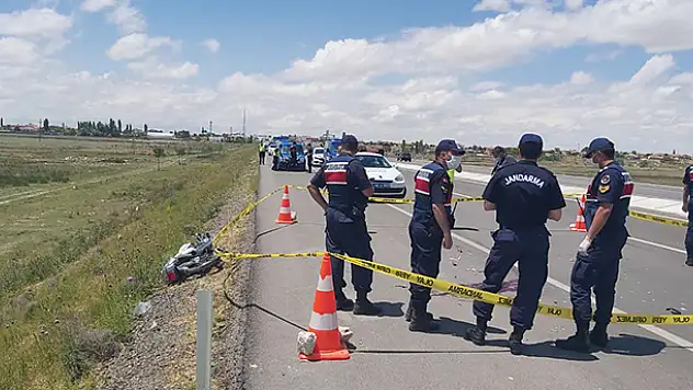 Aksaray-Konya kara yolunda traktöre çarpan motosikletin sürücüsü öldü