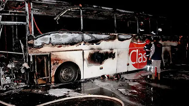 Aksaray- Konya kara yolunda yolcu otobüsü yandı