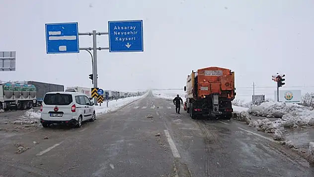 Aksaray-Konya karayolu ulaşıma kapandı