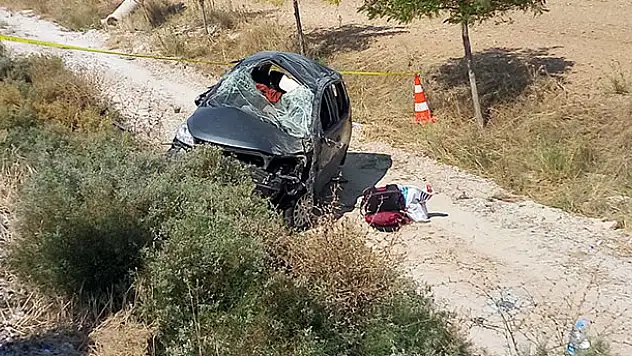 Aksaray-Konya yolunda otomobil şarampole devrildi: 1 ölü, 2 yaralı
