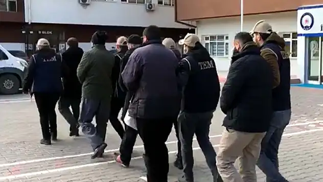 Aksaray merkezli DEAŞ operasyonunda yakalanan 10 zanlı adli kontrol şartıyla serbest bırakıldı
