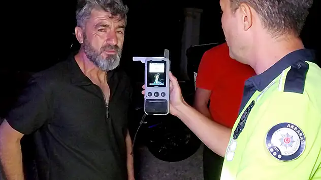Aksaray'da alkollü sürücü ile vatandaşın 'Sen neden çekiyorsun?' polemiği kamerada
