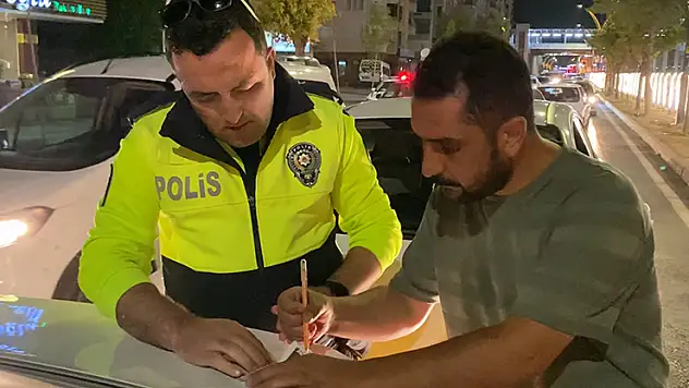 Aksaray'da ayakta bile durmakta güçlük çeken alkollü sürücü önünde giden araca çarptı