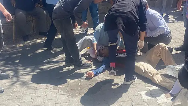 Aksaray'da çatıdan düşen işçi ağır yaralandı
