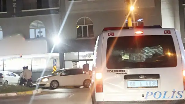 Aksaray'da film sahnelerini aratmayan polis-şüpheli kovalamacası 
