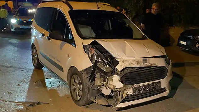 Aksaray'da hafif ticari araç kamyonetle çarpıştı: 3 yaralı