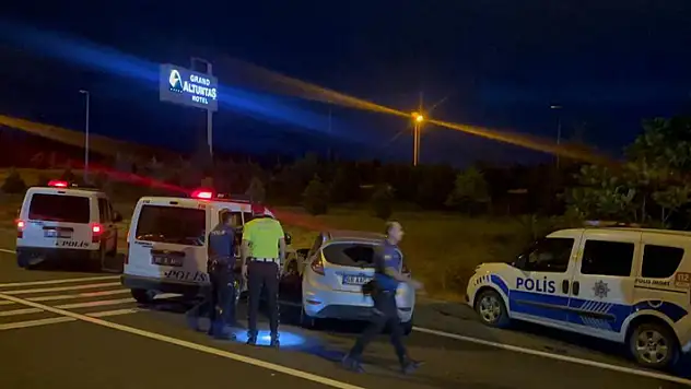 Aksaray'da hareketli dakikalar: Şüpheliler kaçtı polis kovaladı
