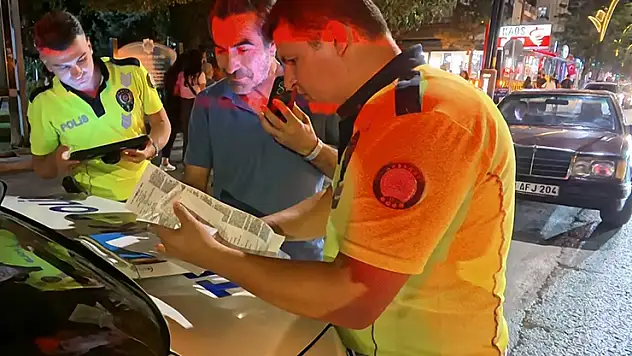Aksaray'da 'İşlem yapmayın' dedi, olmayınca gazeteciye hakaret etti