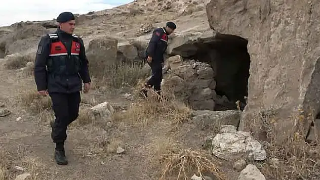 Aksaray'da jandarma ekipleri tarihi mekanlarda devriyede
