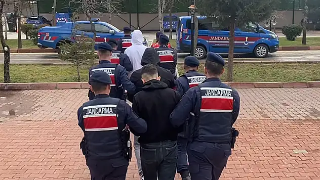 Aksaray'da jandarmadan 6 adrese eş zamanlı uyuşturucu baskını: 5 tutuklama