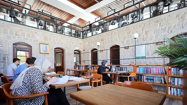 Aksaray'da kitap konaklarında yaz tatili yoğunluğu
