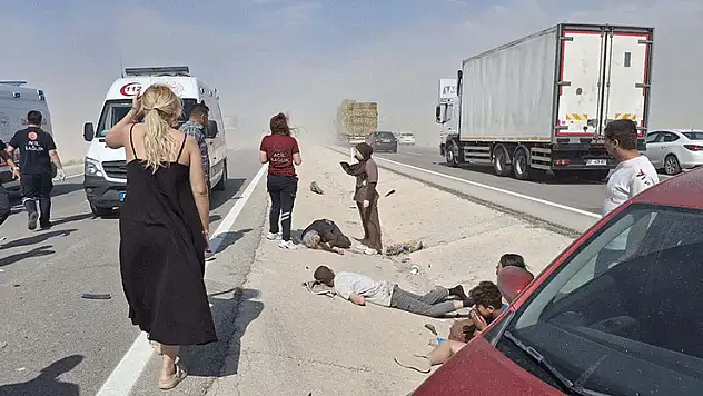 Aksaray'da kum fırtınası zincirleme kazaya neden oldu: 11 yaralı
