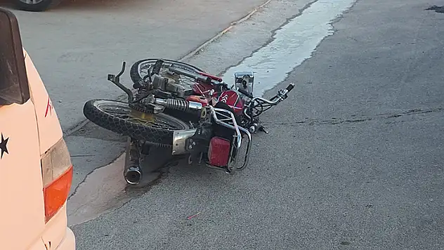 Aksaray'da otomobil ile motosiklet çarpıştı: 1 ağır yaralı