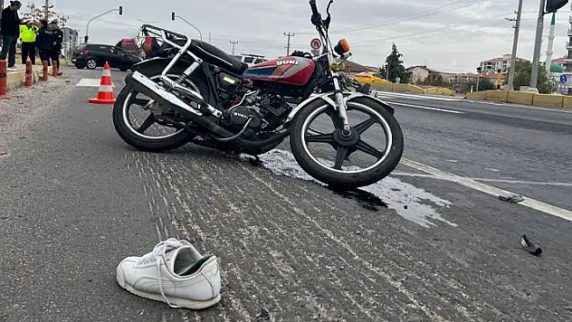 Aksaray'da otomobil ile motosikletin çarpışması sonucu 2 kişi yaralandı 

