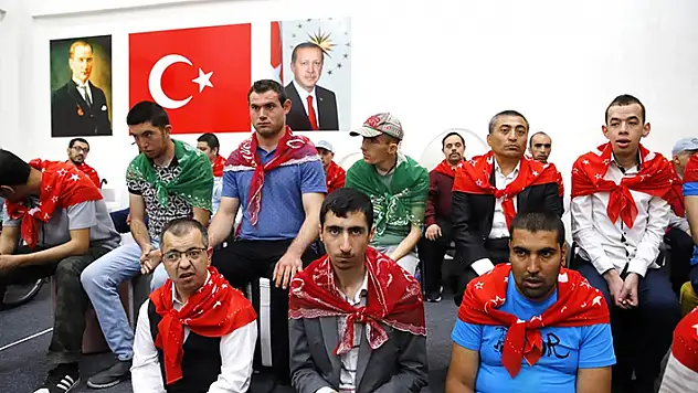 Aksaray'da özel gençlere asker kınası yakıldı
