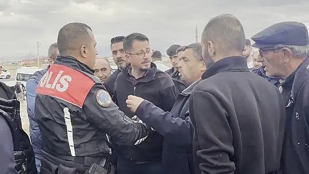 Aksaray'da polis cenazesi sırasında konvoya saldırı: 4 yaralı