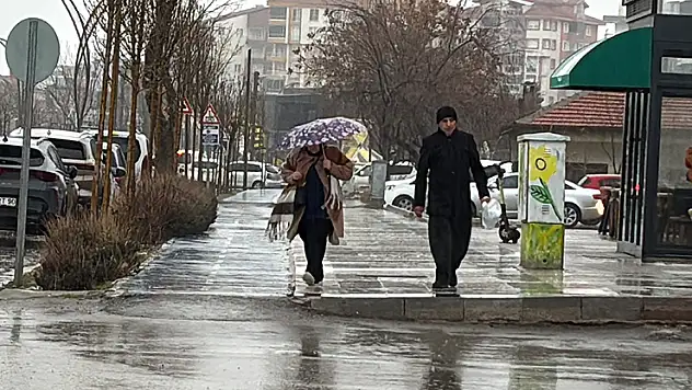 Aksaray'da rüzgar ve şiddetli yağmur etkili oluyor