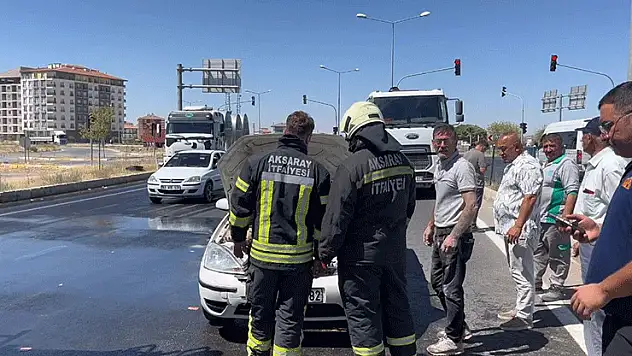 Aksaray'da seyir halindeki otomobilde yangın paniği