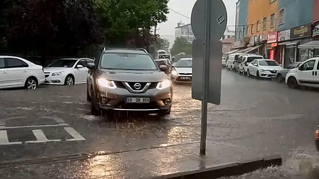 Aksaray'da şiddetli yağmur etkili oldu
