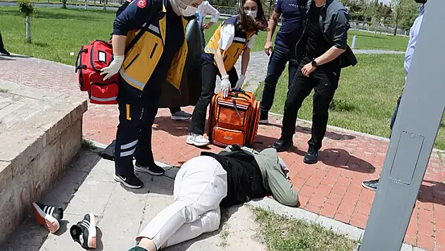 Aksaray'da tabancayla yaralanmış halde bulunan kadın kendini vurmuş