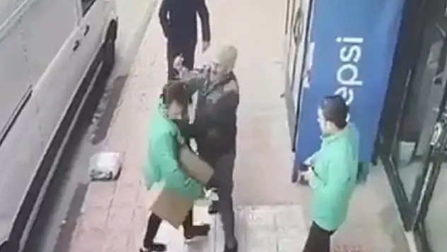 Aksaray'da taşlı yumruklu 'yol verme' kavgası: 3 yaralı 