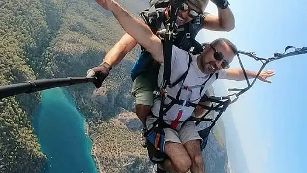 Aksaray'da yamaç paraşütü elemelerinde hayatını kaybeden pilot defnedildi