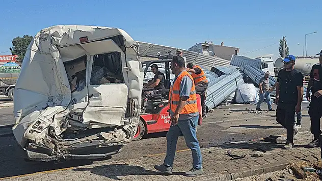 Aksaray'da zincirleme trafik kazasında 3 kişi yaralandı