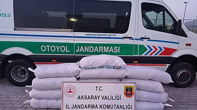 Aksaray'daki üç yolcu otobüsünde 1 ton kaçak tütün çıktı