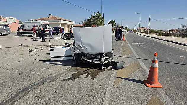 Ehliyetsiz sürücü kaza yaptı: 2 yaralı