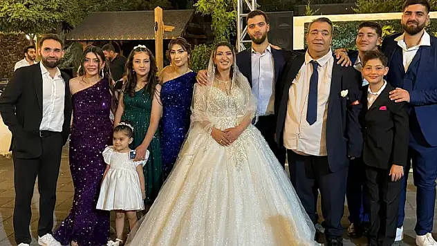 Aksaraylı gurbetçi çift, evliliklerinden 28 yıl sonra düğün yaptı
